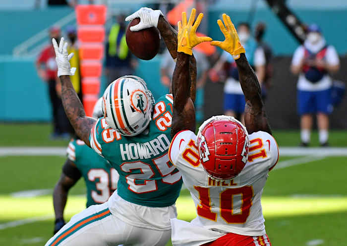 Xavien Howard reaches up for a one-handed interception over Chiefs receiver Tyreek Hill during a game in 2020
